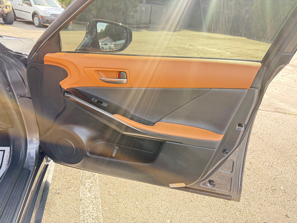 2022 Lexus IS 300 Image 23