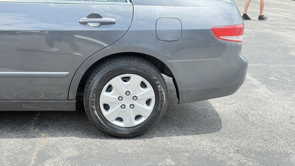 2004 Honda Accord Image 9