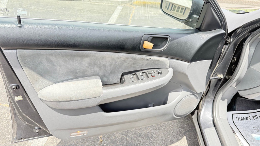 2004 Honda Accord Image 23