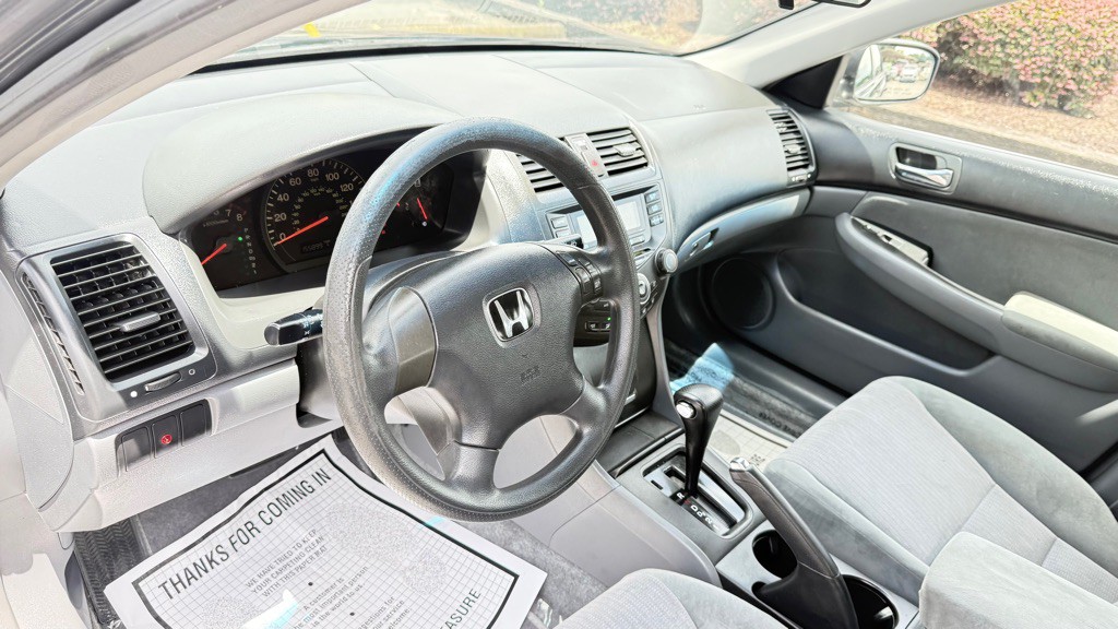 2004 Honda Accord Image 25