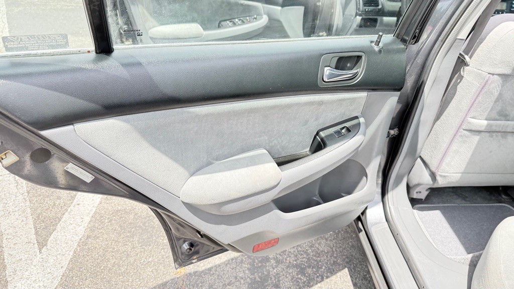 2004 Honda Accord Image 27