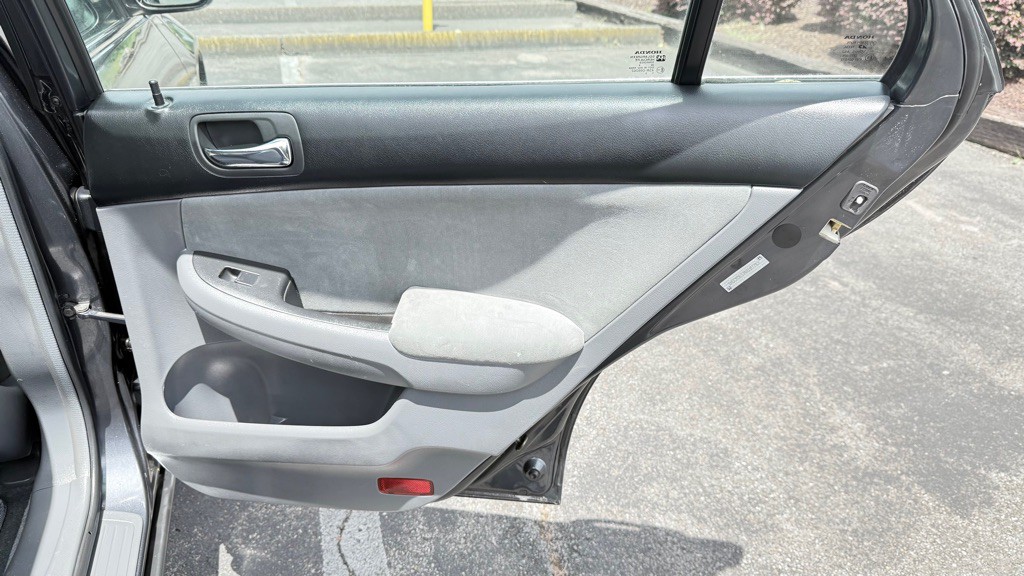 2004 Honda Accord Image 30
