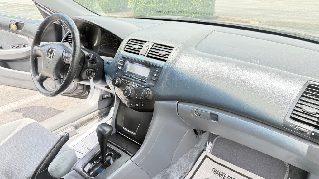 2004 Honda Accord Image 32