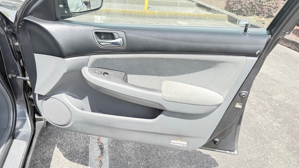 2004 Honda Accord Image 34