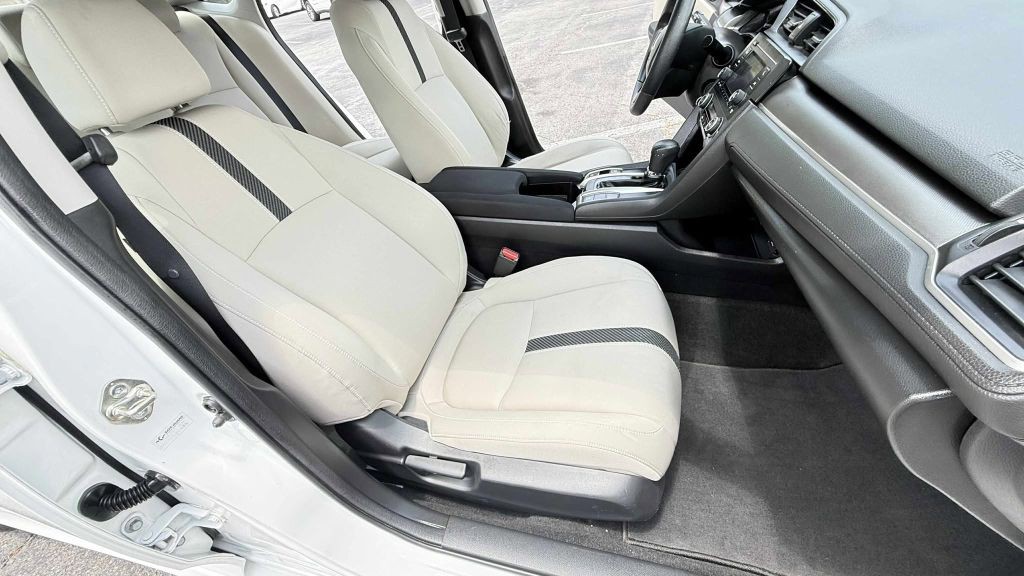 2016 Honda Civic Image 43