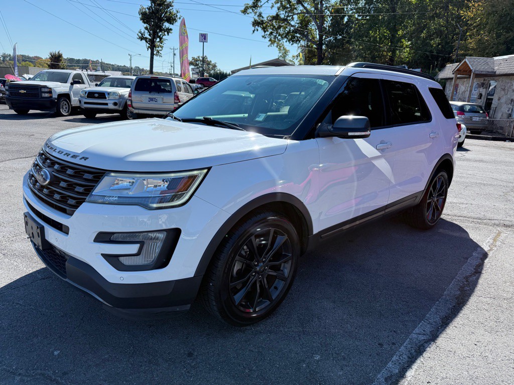 2017 Ford Explorer Image 1