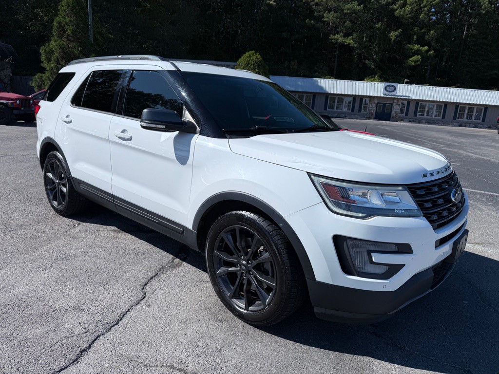 2017 Ford Explorer Image 2
