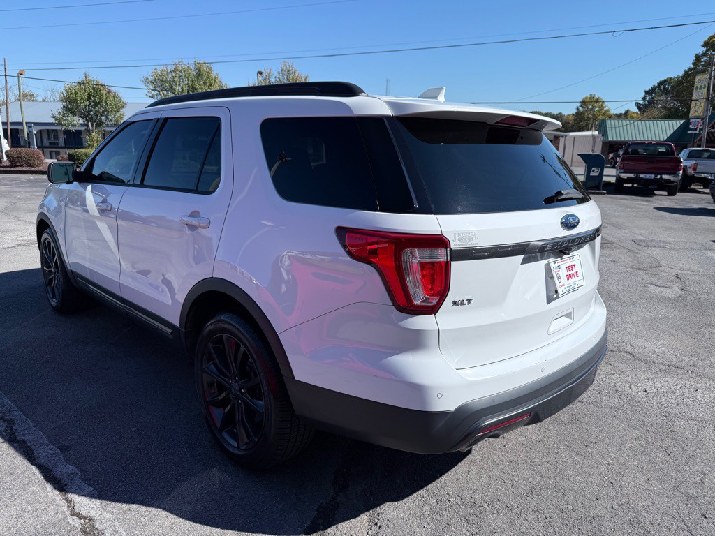 2017 Ford Explorer Image 8