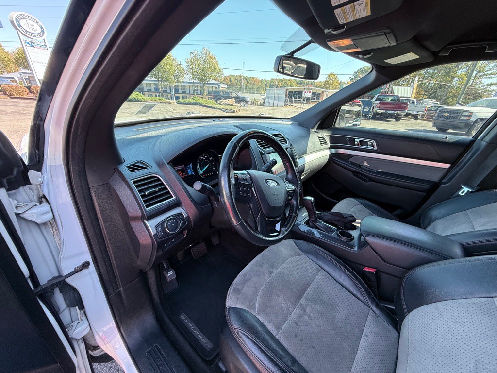 2017 Ford Explorer Image 15