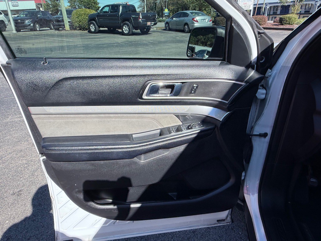 2017 Ford Explorer Image 16
