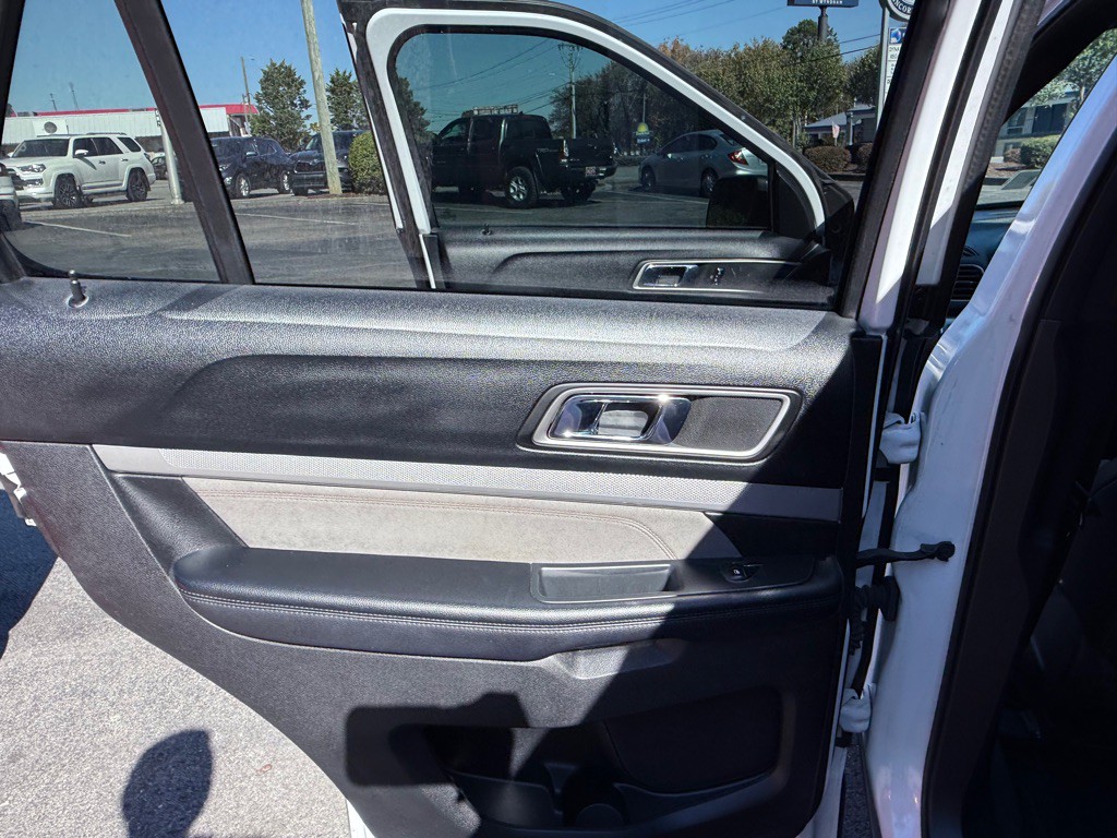 2017 Ford Explorer Image 17