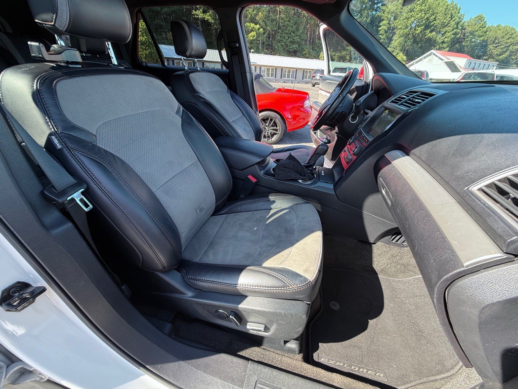 2017 Ford Explorer Image 26