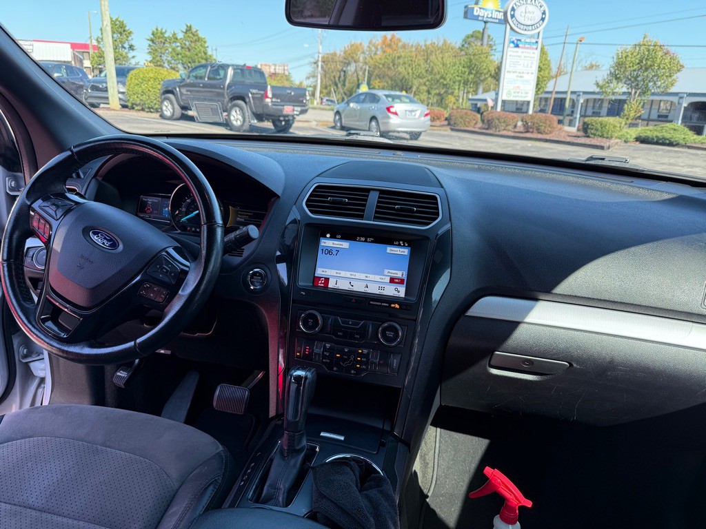2017 Ford Explorer Image 28