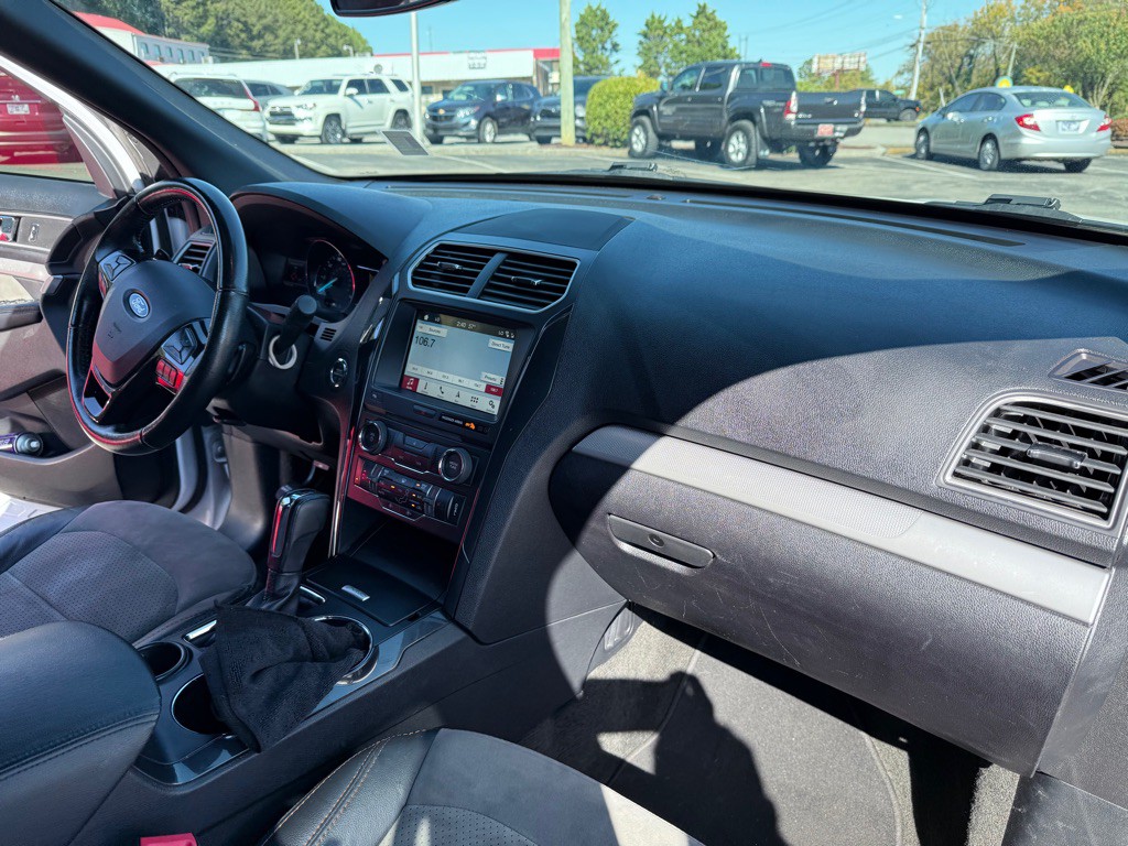 2017 Ford Explorer Image 29