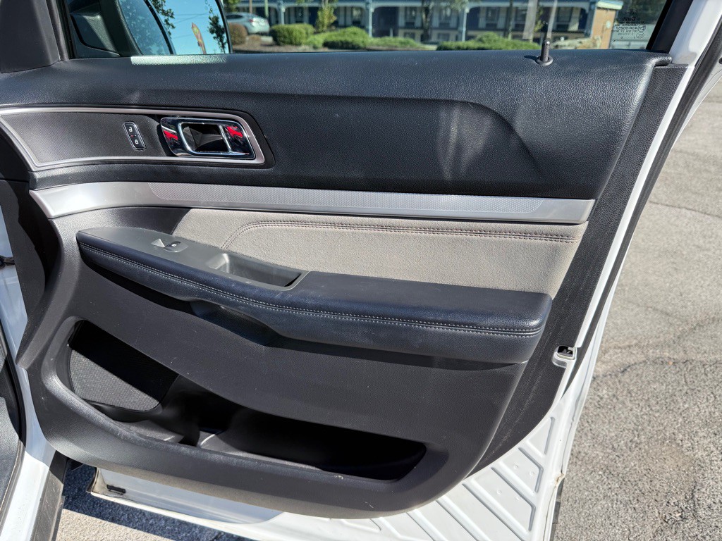 2017 Ford Explorer Image 30