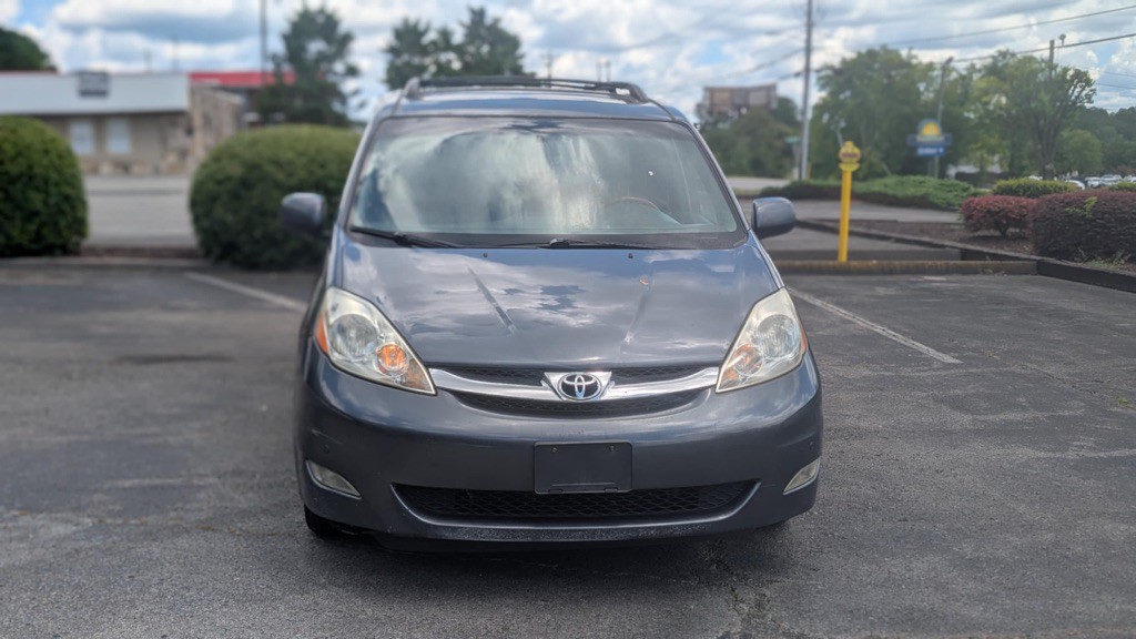 2009 Toyota Sienna Image 1