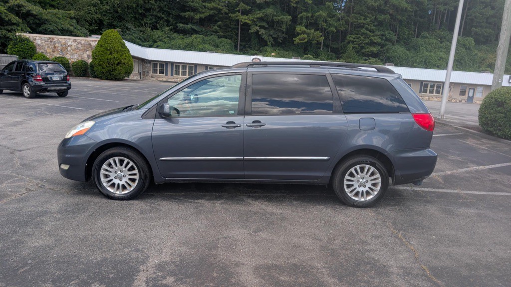 2009 Toyota Sienna Image 5