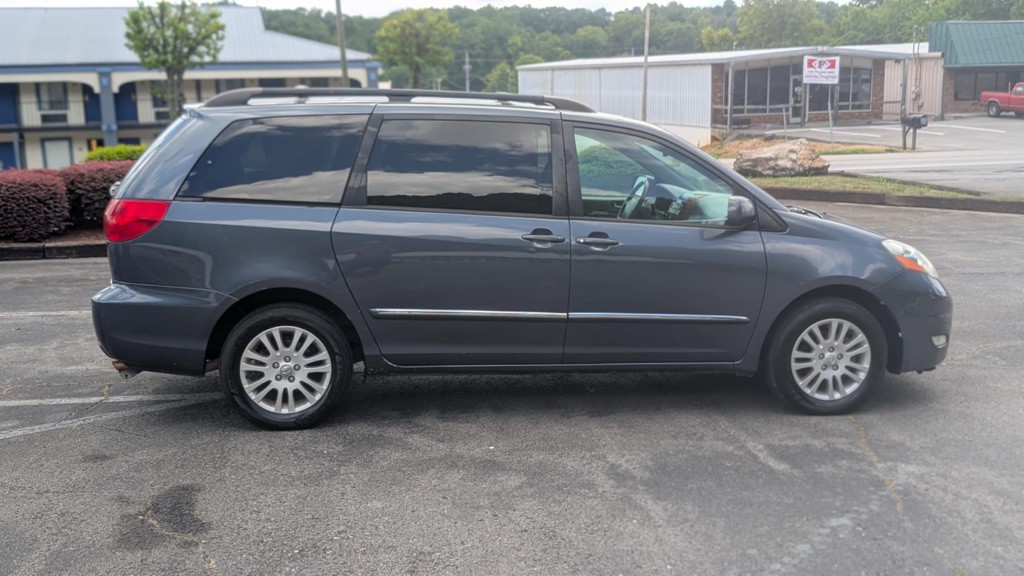2009 Toyota Sienna Image 8