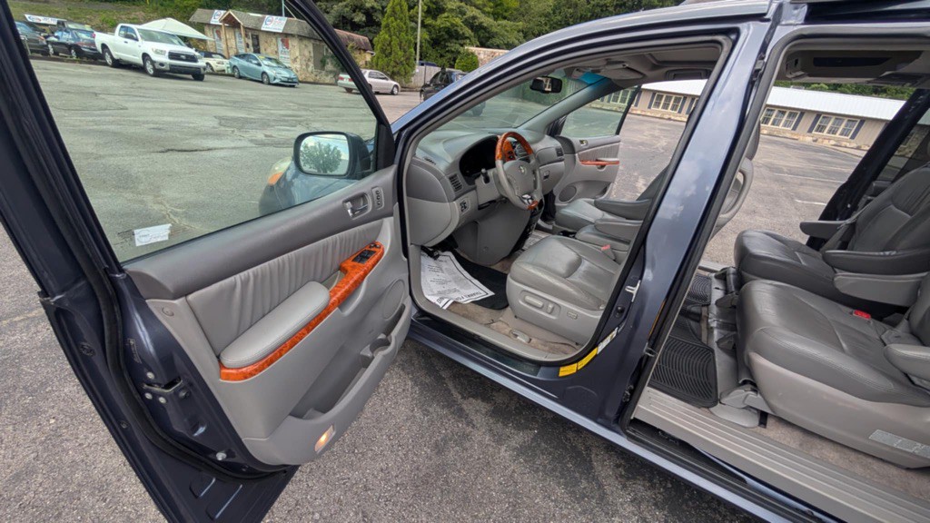 2009 Toyota Sienna Image 15