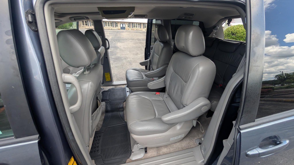 2009 Toyota Sienna Image 18