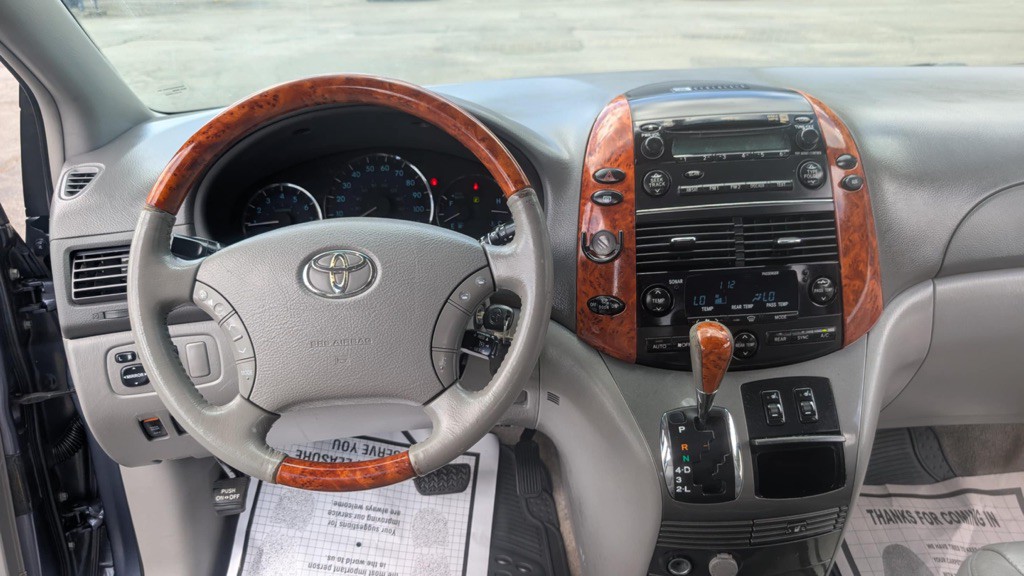 2009 Toyota Sienna Image 21
