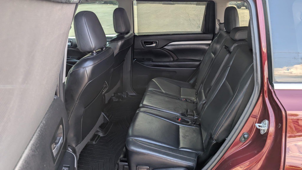 2016 Toyota Highlander Image 12
