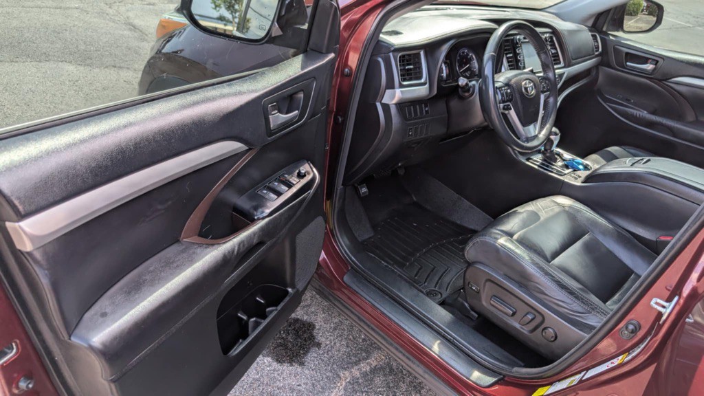 2016 Toyota Highlander Image 13