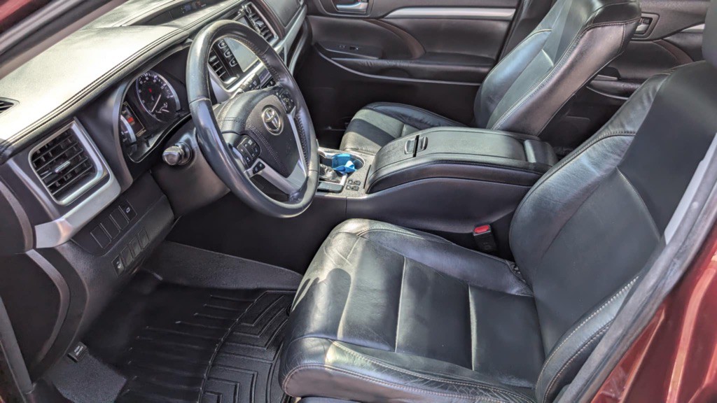 2016 Toyota Highlander Image 19