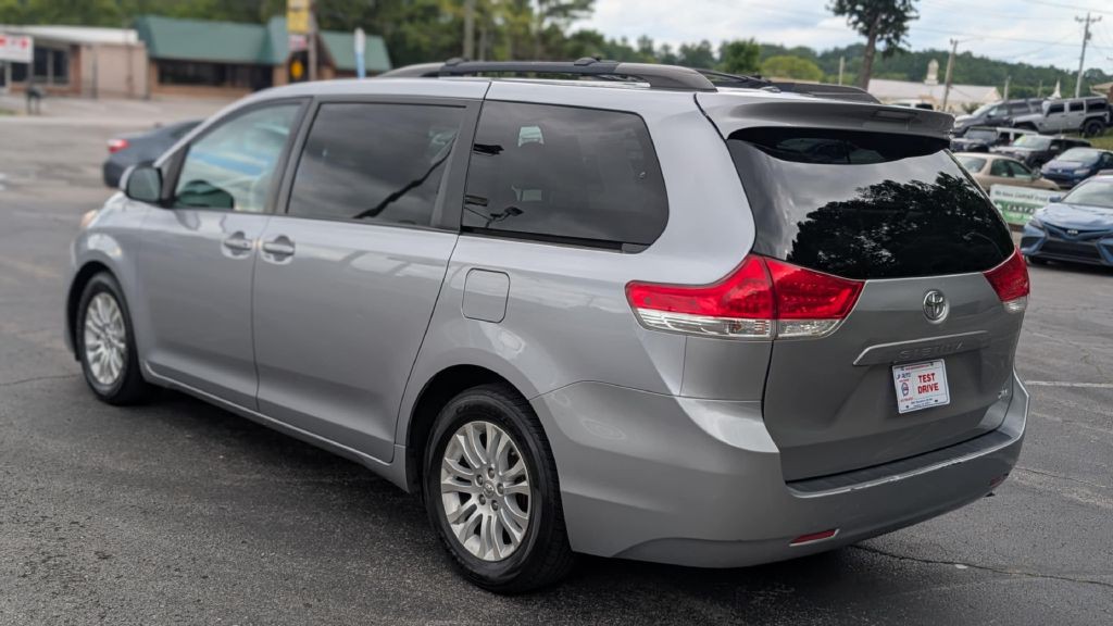 2012 Toyota Sienna Image 6