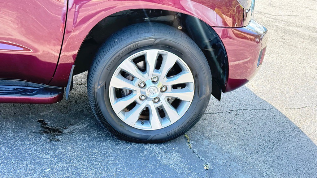 2008 Toyota Sequoia Image 17