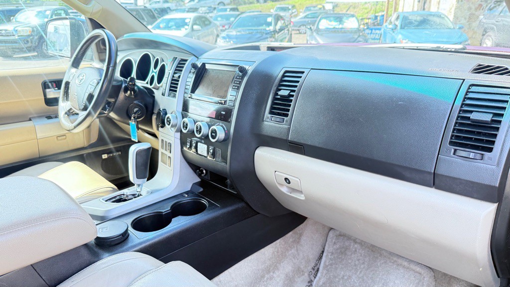 2008 Toyota Sequoia Image 28