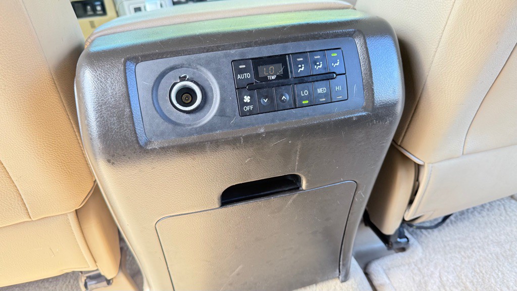 2008 Toyota Sequoia Image 40