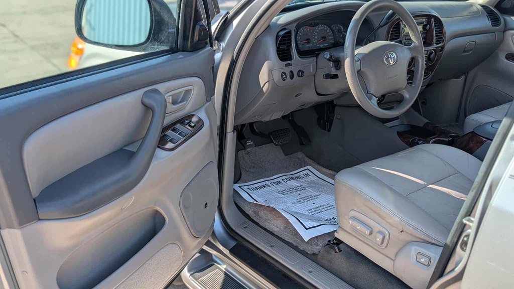 2004 Toyota Sequoia Image 7