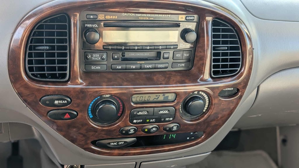 2004 Toyota Sequoia Image 9