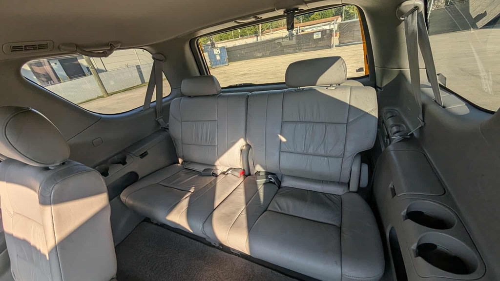 2004 Toyota Sequoia Image 13