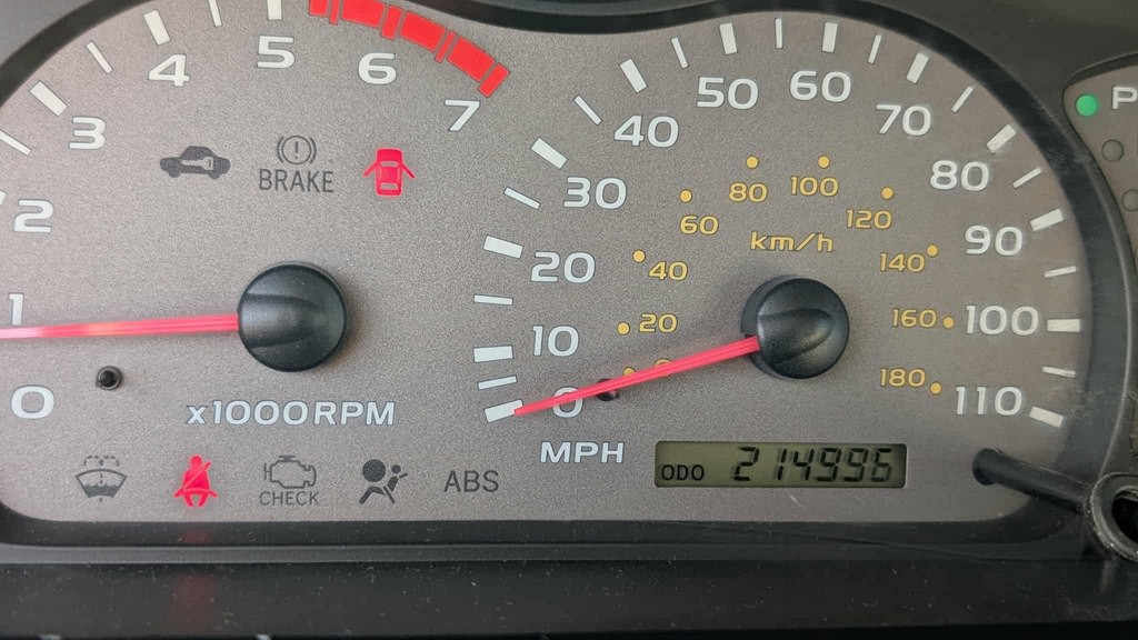 2004 Toyota Sequoia Image 11