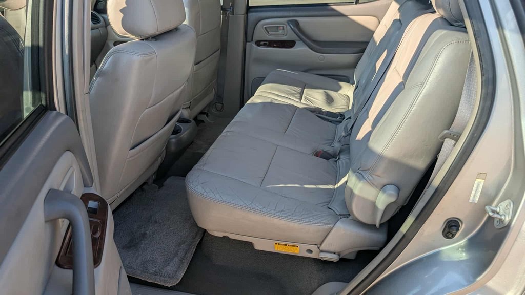 2004 Toyota Sequoia Image 13