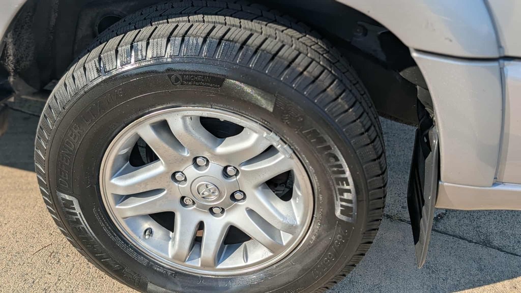 2004 Toyota Sequoia Image 15