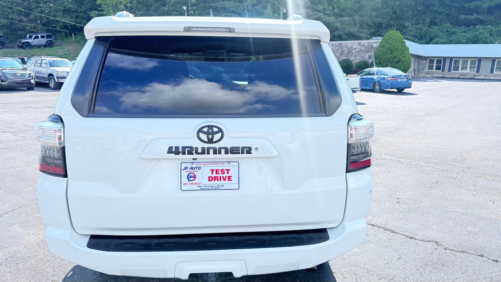2016 Toyota 4Runner Image 8