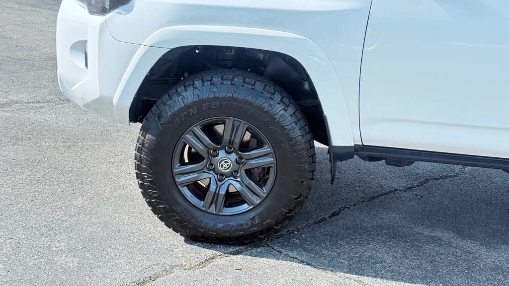 2016 Toyota 4Runner Image 11