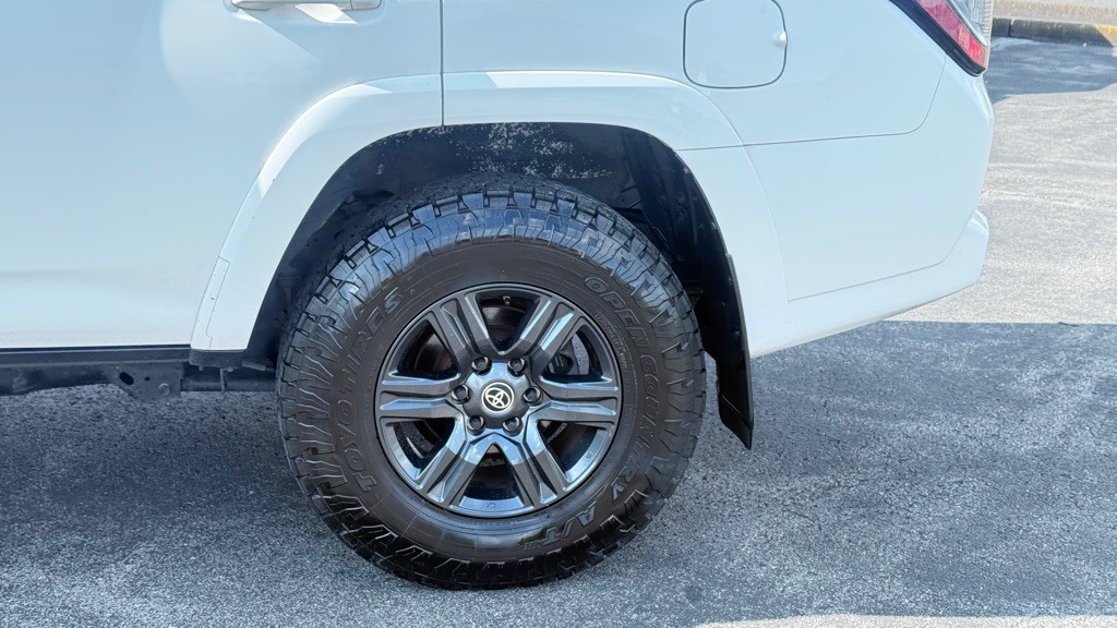 2016 Toyota 4Runner Image 12