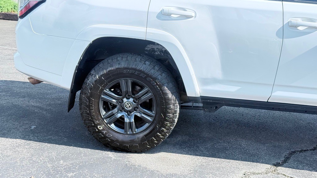 2016 Toyota 4Runner Image 13