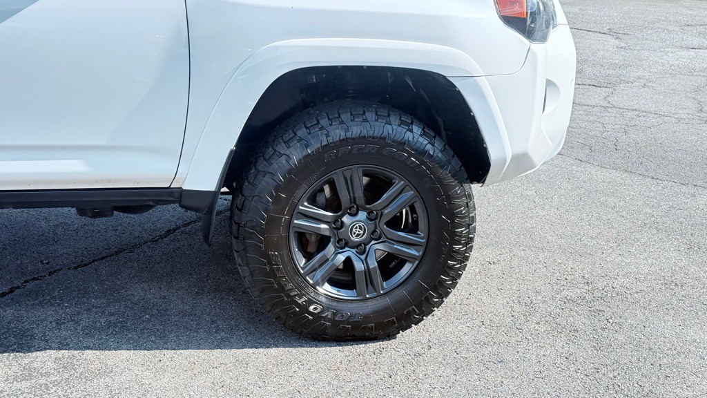 2016 Toyota 4Runner Image 14