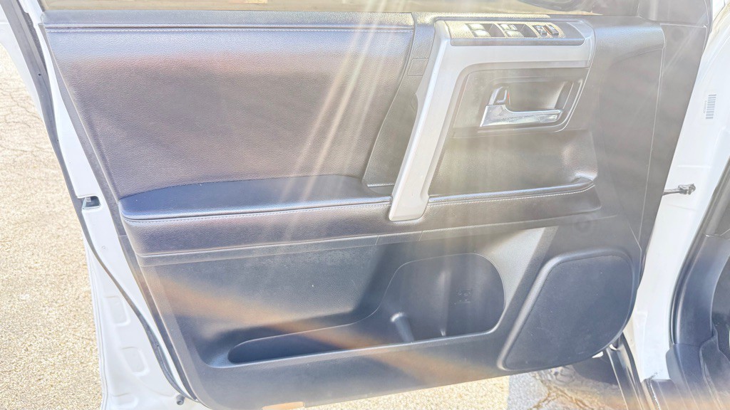 2016 Toyota 4Runner Image 16