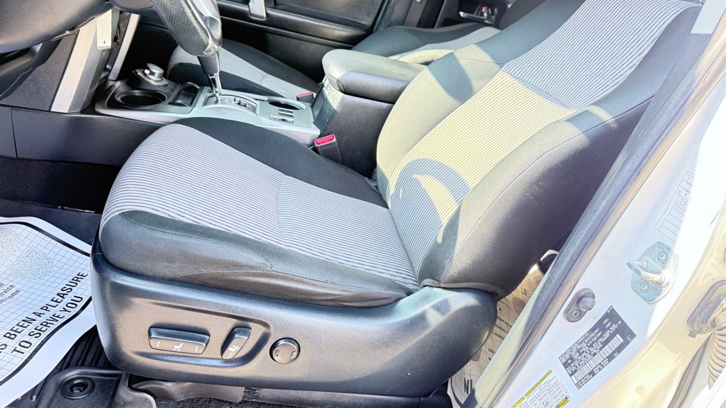 2016 Toyota 4Runner Image 18