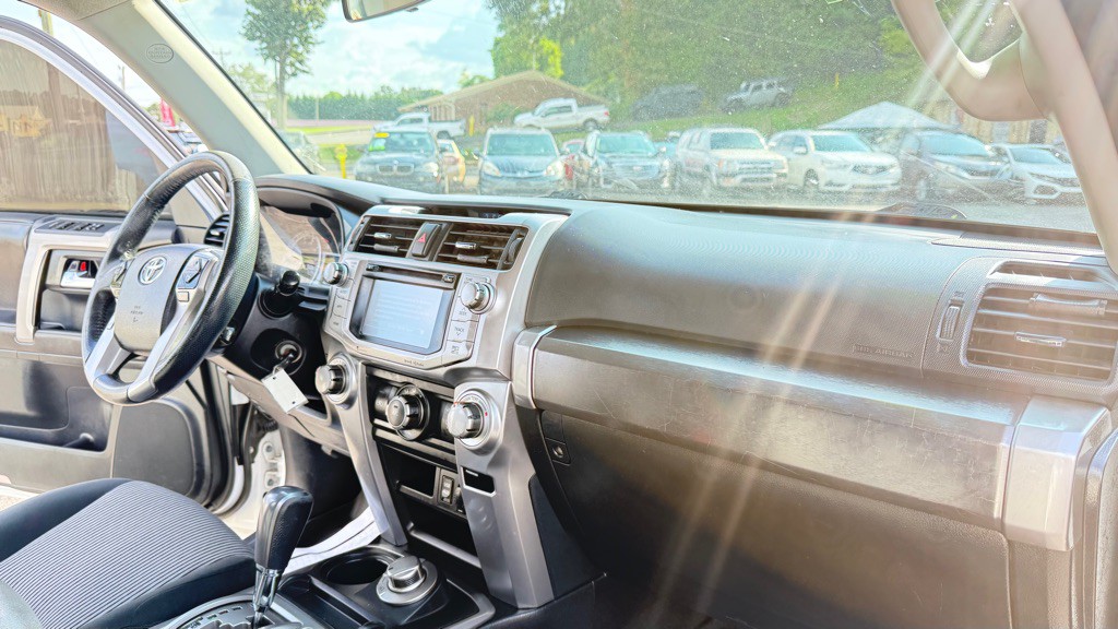 2016 Toyota 4Runner Image 28