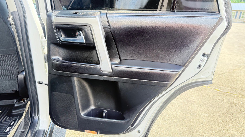 2016 Toyota 4Runner Image 34