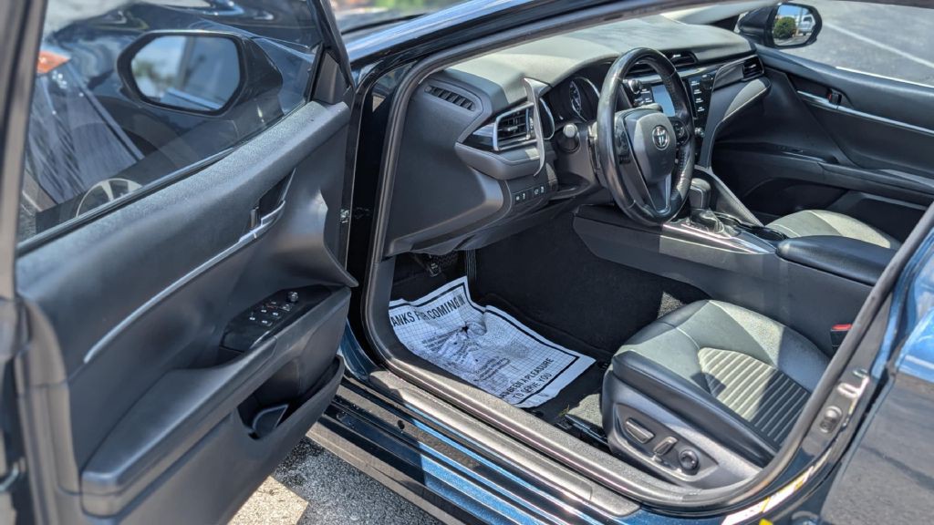 2019 Toyota Camry Image 8