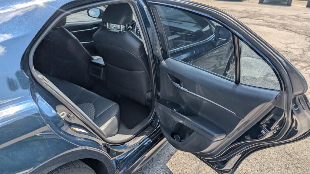 2019 Toyota Camry Image 12