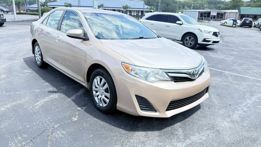 2012 Toyota Camry Image 2
